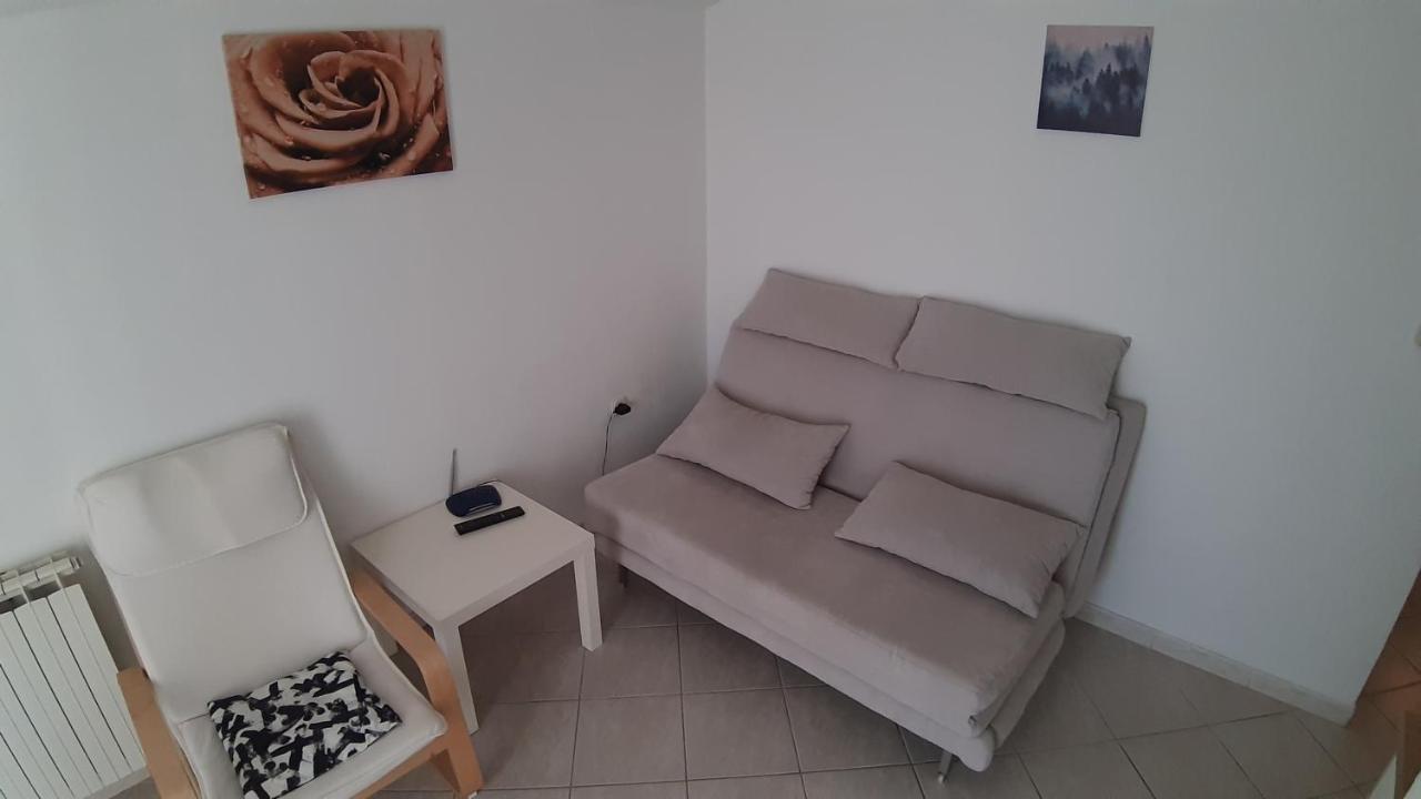 Apartments Leonarda ムルテル エクステリア 写真