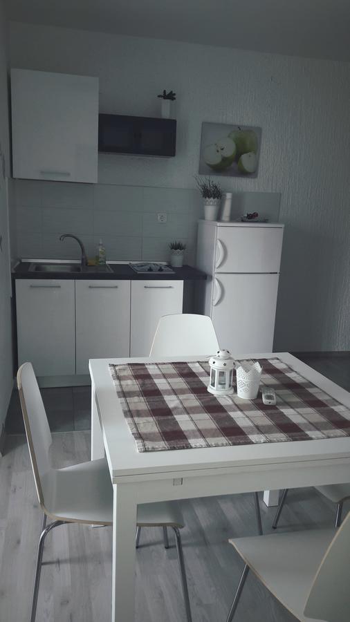Apartments Leonarda ムルテル エクステリア 写真
